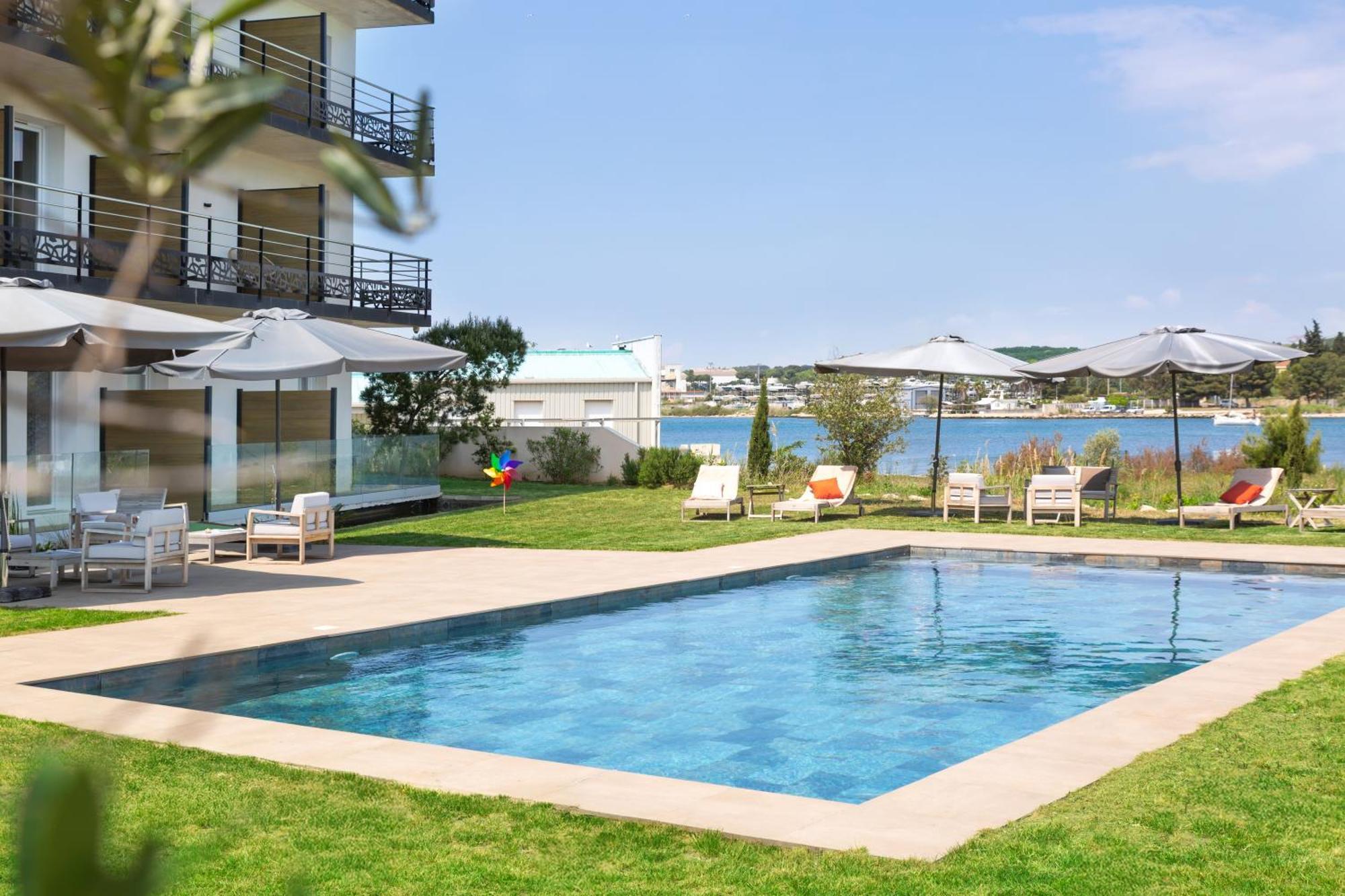 Golden Tulip Hotel & Rooftop Martigues Provence Экстерьер фото